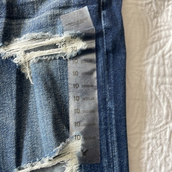 NWT. American Eagle super low jegging, super stretch. Size 10R. Straight leg. - Picture 2 of 4